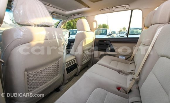Acheter Import Voiture Toyota Land Cruiser Blanc à Import - Dubai, Barh el Gazel Acheter Import Voiture Toyota Land Cruiser Blanc à Import - Dubai, Barh el Gazel