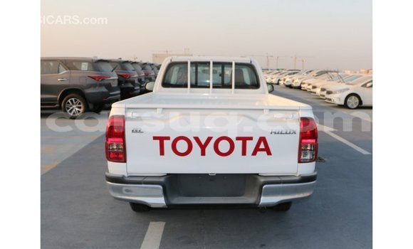 Acheter Import Voiture Toyota Hilux Blanc à Import - Dubai, Barh el Gazel Acheter Import Voiture Toyota Hilux Blanc à Import - Dubai, Barh el Gazel