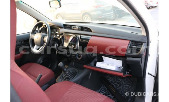 Acheter Import Voiture Toyota Hilux Blanc à Import - Dubai, Barh el Gazel Acheter Import Voiture Toyota Hilux Blanc à Import - Dubai, Barh el Gazel
