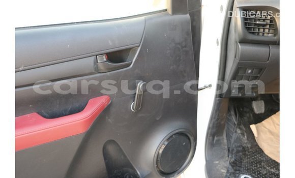 Acheter Import Voiture Toyota Hilux Blanc à Import - Dubai, Barh el Gazel Acheter Import Voiture Toyota Hilux Blanc à Import - Dubai, Barh el Gazel