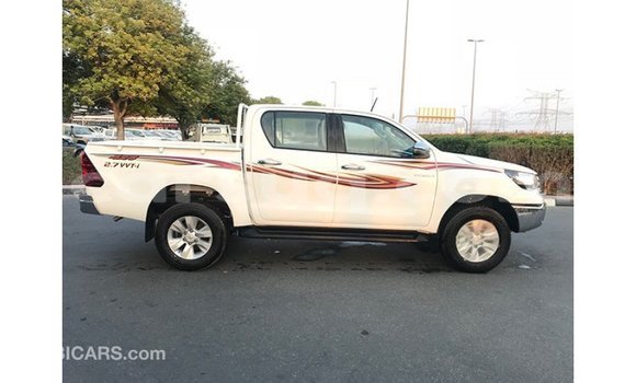 Acheter Import Voiture Toyota Hilux Blanc à Import - Dubai, Barh el Gazel Acheter Import Voiture Toyota Hilux Blanc à Import - Dubai, Barh el Gazel