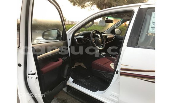 Acheter Import Voiture Toyota Hilux Blanc à Import - Dubai, Barh el Gazel Acheter Import Voiture Toyota Hilux Blanc à Import - Dubai, Barh el Gazel