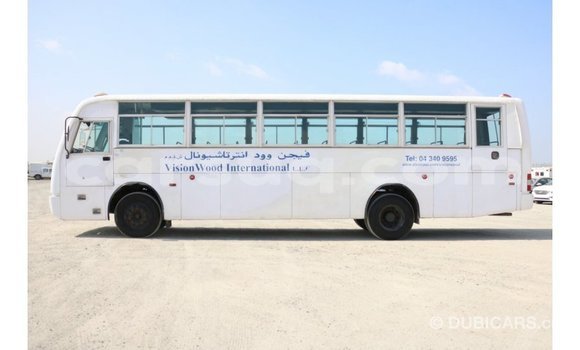 Acheter Import Voiture TATA Xenon Blanc à Import - Dubai, Barh el Gazel