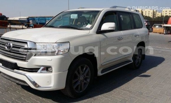 Acheter Import Voiture Toyota Land Cruiser Blanc à Import - Dubai, Barh el Gazel Acheter Import Voiture Toyota Land Cruiser Blanc à Import - Dubai, Barh el Gazel