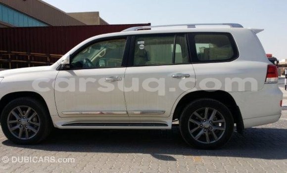 Acheter Import Voiture Toyota Land Cruiser Blanc à Import - Dubai, Barh el Gazel Acheter Import Voiture Toyota Land Cruiser Blanc à Import - Dubai, Barh el Gazel