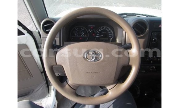 Buy Import Toyota Land Cruiser White Car in Import - Dubai in Barh el Gazel Buy Import Toyota Land Cruiser White Car in Import - Dubai in Barh el Gazel