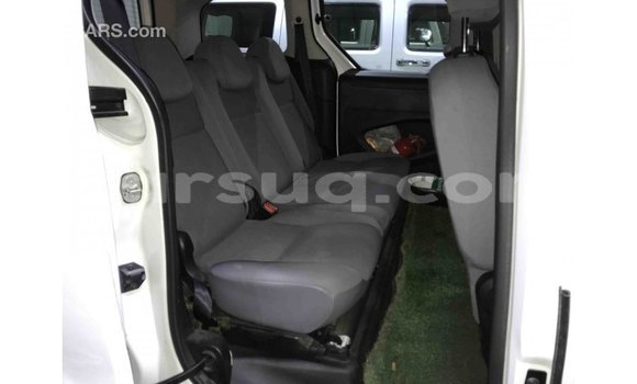 Acheter Import Voiture Peugeot Partner Blanc à Import - Dubai, Barh el Gazel