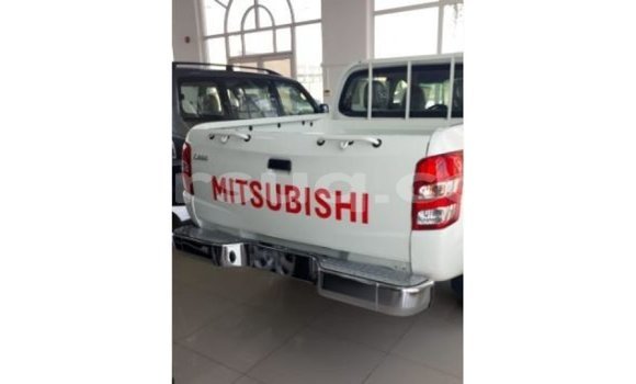 Acheter Import Voiture Mitsubishi L200 Blanc à Import - Dubai, Barh el Gazel