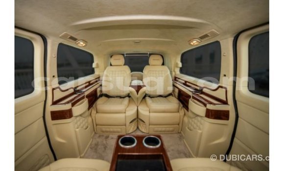 Acheter Import Voiture Mercedes‒Benz 190 (W201) Noir à Import - Dubai, Barh el Gazel