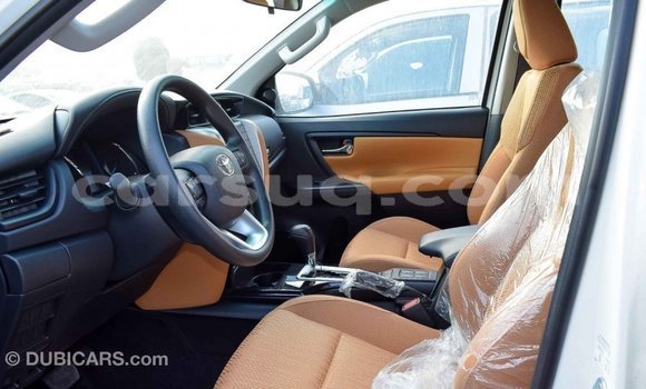 Acheter Import Voiture Toyota Fortuner Blanc à Import - Dubai, Barh el Gazel Acheter Import Voiture Toyota Fortuner Blanc à Import - Dubai, Barh el Gazel