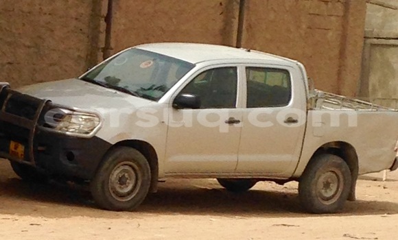 Acheter Neuf Voiture Toyota Hilux Gris à N'Djamena au Tchad Acheter Neuf Voiture Toyota Hilux Gris à N'Djamena au Tchad