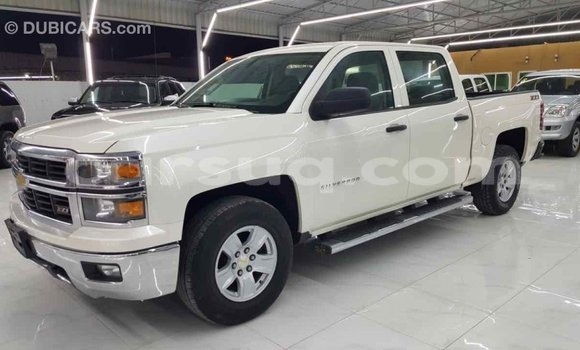 Acheter Import Voiture Chevrolet Silverado Blanc à Import - Dubai, Barh el Gazel Acheter Import Voiture Chevrolet Silverado Blanc à Import - Dubai, Barh el Gazel