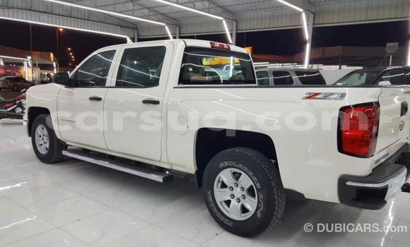 Acheter Import Voiture Chevrolet Silverado Blanc à Import - Dubai, Barh el Gazel Acheter Import Voiture Chevrolet Silverado Blanc à Import - Dubai, Barh el Gazel