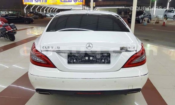 Acheter Import Voiture Mercedes‒Benz 190 (W201) Blanc à Import - Dubai, Barh el Gazel Acheter Import Voiture Mercedes‒Benz 190 (W201) Blanc à Import - Dubai, Barh el Gazel