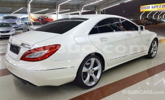 Acheter Import Voiture Mercedes‒Benz 190 (W201) Blanc à Import - Dubai, Barh el Gazel Acheter Import Voiture Mercedes‒Benz 190 (W201) Blanc à Import - Dubai, Barh el Gazel