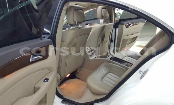 Acheter Import Voiture Mercedes‒Benz 190 (W201) Blanc à Import - Dubai, Barh el Gazel