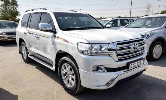 Acheter Import Voiture Toyota Land Cruiser Blanc à Import - Dubai, Barh el Gazel Acheter Import Voiture Toyota Land Cruiser Blanc à Import - Dubai, Barh el Gazel