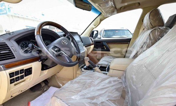 Acheter Import Voiture Toyota Land Cruiser Blanc à Import - Dubai, Barh el Gazel Acheter Import Voiture Toyota Land Cruiser Blanc à Import - Dubai, Barh el Gazel