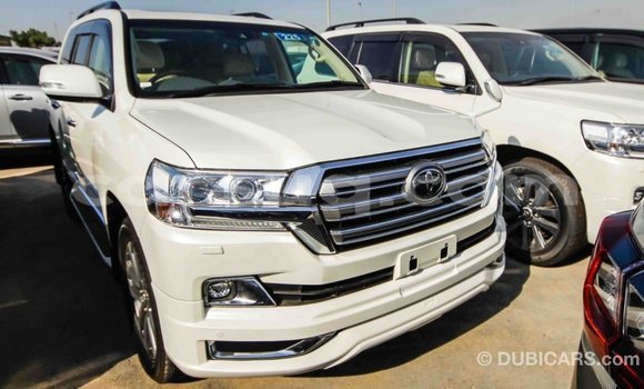 Acheter Import Voiture Toyota Land Cruiser Blanc à Import - Dubai, Barh el Gazel Acheter Import Voiture Toyota Land Cruiser Blanc à Import - Dubai, Barh el Gazel