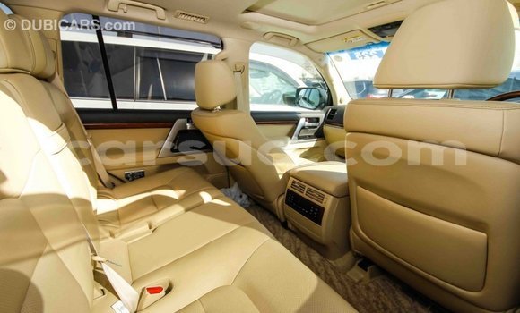 Acheter Import Voiture Toyota Land Cruiser Blanc à Import - Dubai, Barh el Gazel Acheter Import Voiture Toyota Land Cruiser Blanc à Import - Dubai, Barh el Gazel
