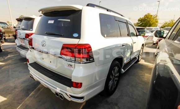 Acheter Import Voiture Toyota Land Cruiser Blanc à Import - Dubai, Barh el Gazel Acheter Import Voiture Toyota Land Cruiser Blanc à Import - Dubai, Barh el Gazel
