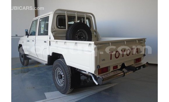 Acheter Import Voiture Toyota Land Cruiser Blanc à Import - Dubai, Barh el Gazel Acheter Import Voiture Toyota Land Cruiser Blanc à Import - Dubai, Barh el Gazel