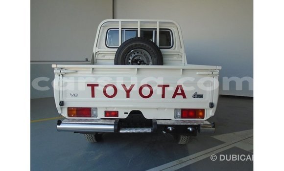 Acheter Import Voiture Toyota Land Cruiser Blanc à Import - Dubai, Barh el Gazel Acheter Import Voiture Toyota Land Cruiser Blanc à Import - Dubai, Barh el Gazel