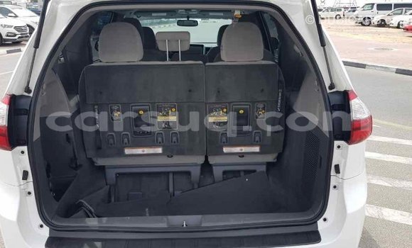 Acheter Import Voiture Toyota Sienna Blanc à Import - Dubai, Barh el Gazel Acheter Import Voiture Toyota Sienna Blanc à Import - Dubai, Barh el Gazel