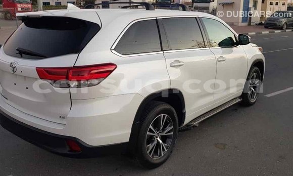 Acheter Import Voiture Toyota Highlander Blanc à Import - Dubai, Barh el Gazel Acheter Import Voiture Toyota Highlander Blanc à Import - Dubai, Barh el Gazel