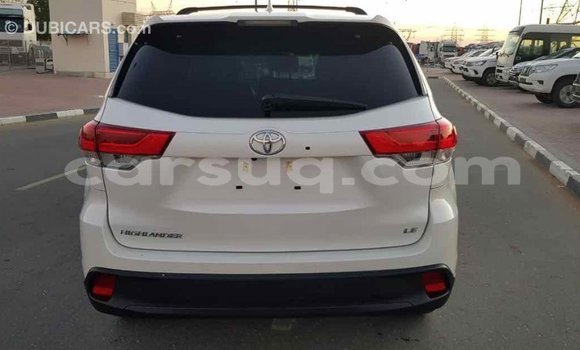 Acheter Import Voiture Toyota Highlander Blanc à Import - Dubai, Barh el Gazel Acheter Import Voiture Toyota Highlander Blanc à Import - Dubai, Barh el Gazel