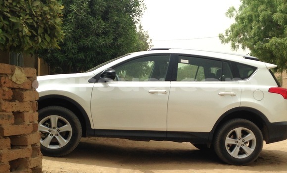 Acheter Neuf Voiture Toyota RAV4 Blanc à N'Djamena au Tchad Acheter Neuf Voiture Toyota RAV4 Blanc à N'Djamena au Tchad