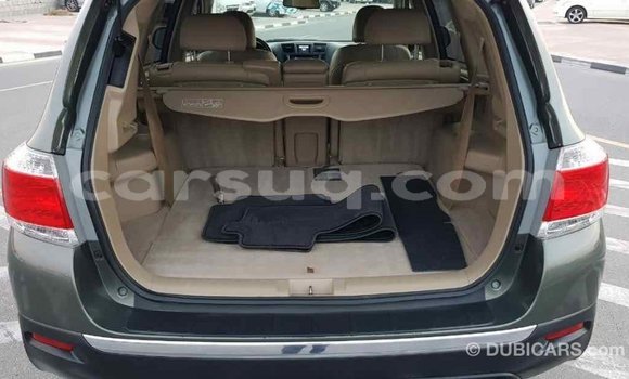 Buy Import Toyota Highlander Green Car in Import - Dubai in Barh el Gazel Buy Import Toyota Highlander Green Car in Import - Dubai in Barh el Gazel