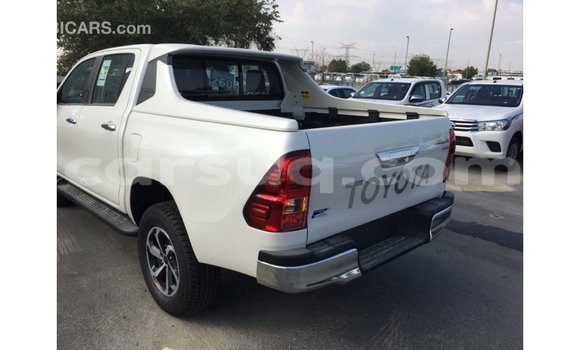 Acheter Import Voiture Toyota Hilux Blanc à Import - Dubai, Barh el Gazel Acheter Import Voiture Toyota Hilux Blanc à Import - Dubai, Barh el Gazel
