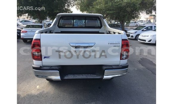 Acheter Import Voiture Toyota Hilux Blanc à Import - Dubai, Barh el Gazel Acheter Import Voiture Toyota Hilux Blanc à Import - Dubai, Barh el Gazel