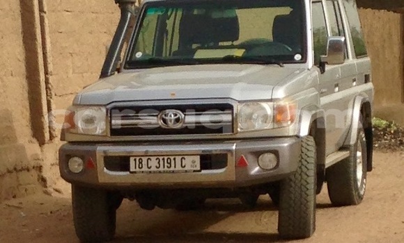 Acheter Occasion Voiture Toyota 4Runner Gris à N'Djamena au Tchad Acheter Occasion Voiture Toyota 4Runner Gris à N'Djamena au Tchad