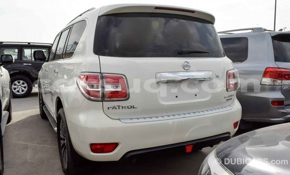 Acheter Import Voiture Nissan Patrol Blanc à Import - Dubai, Barh el Gazel Acheter Import Voiture Nissan Patrol Blanc à Import - Dubai, Barh el Gazel