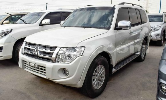 Acheter Import Voiture Mitsubishi Pajero Blanc à Import - Dubai, Barh el Gazel Acheter Import Voiture Mitsubishi Pajero Blanc à Import - Dubai, Barh el Gazel