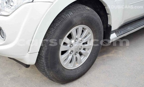 Acheter Import Voiture Mitsubishi Pajero Blanc à Import - Dubai, Barh el Gazel