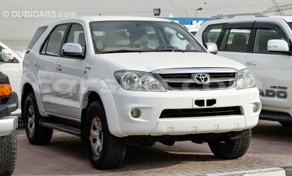 Acheter Import Voiture Toyota Fortuner Blanc à Import - Dubai, Barh el Gazel Acheter Import Voiture Toyota Fortuner Blanc à Import - Dubai, Barh el Gazel
