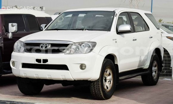 Acheter Import Voiture Toyota Fortuner Blanc à Import - Dubai, Barh el Gazel Acheter Import Voiture Toyota Fortuner Blanc à Import - Dubai, Barh el Gazel