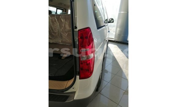 Acheter Import Voiture Hyundai Accent Blanc à Import - Dubai, Barh el Gazel