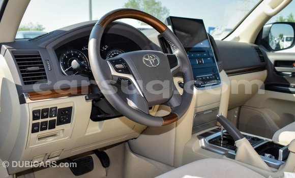 Acheter Import Voiture Toyota Land Cruiser Blanc à Import - Dubai, Barh el Gazel Acheter Import Voiture Toyota Land Cruiser Blanc à Import - Dubai, Barh el Gazel