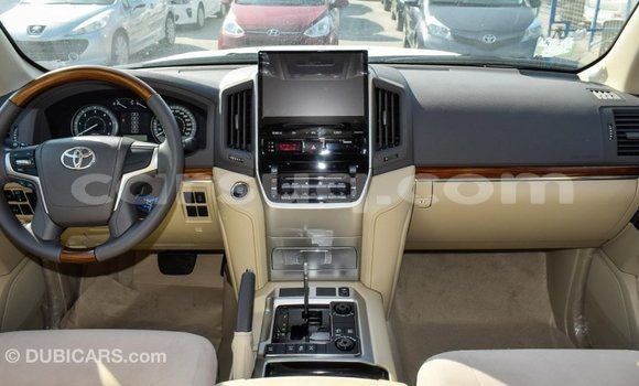 Acheter Import Voiture Toyota Land Cruiser Blanc à Import - Dubai, Barh el Gazel Acheter Import Voiture Toyota Land Cruiser Blanc à Import - Dubai, Barh el Gazel