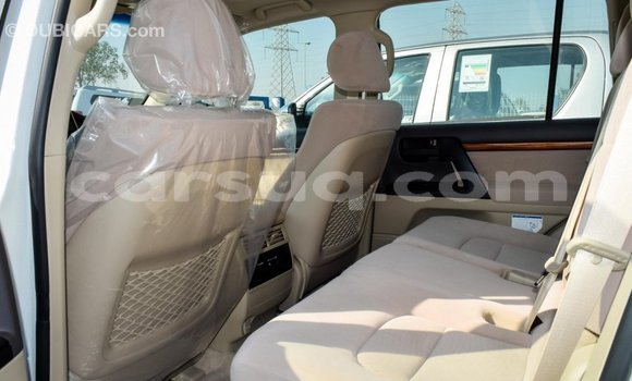 Acheter Import Voiture Toyota Land Cruiser Blanc à Import - Dubai, Barh el Gazel Acheter Import Voiture Toyota Land Cruiser Blanc à Import - Dubai, Barh el Gazel