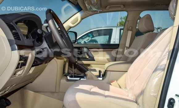 Acheter Import Voiture Toyota Land Cruiser Blanc à Import - Dubai, Barh el Gazel Acheter Import Voiture Toyota Land Cruiser Blanc à Import - Dubai, Barh el Gazel
