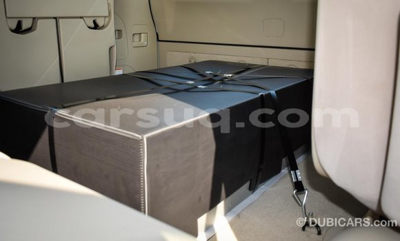 Acheter Import Voiture Toyota Land Cruiser Blanc à Import - Dubai, Barh el Gazel Acheter Import Voiture Toyota Land Cruiser Blanc à Import - Dubai, Barh el Gazel