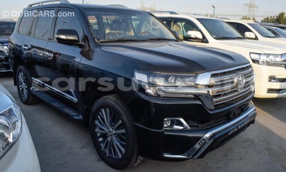 Acheter Import Voiture Toyota Land Cruiser Noir à Import - Dubai, Barh el Gazel Acheter Import Voiture Toyota Land Cruiser Noir à Import - Dubai, Barh el Gazel