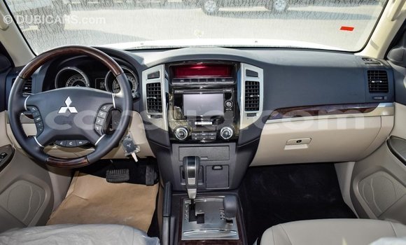 Acheter Import Voiture Mitsubishi Pajero Blanc à Import - Dubai, Barh el Gazel Acheter Import Voiture Mitsubishi Pajero Blanc à Import - Dubai, Barh el Gazel