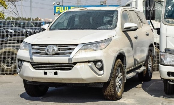 Acheter Import Voiture Toyota Fortuner Blanc à Import - Dubai, Barh el Gazel Acheter Import Voiture Toyota Fortuner Blanc à Import - Dubai, Barh el Gazel