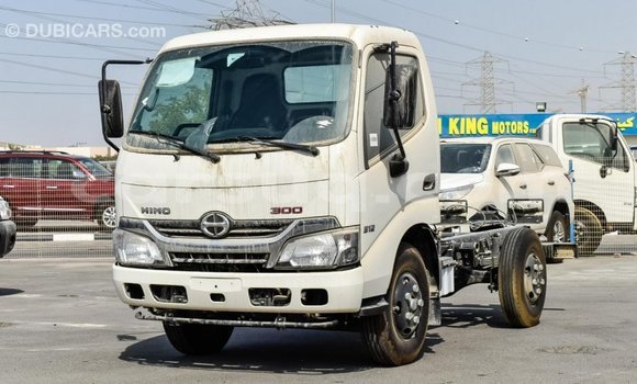 Acheter Import Utilitaire Hino 300 Series Blanc à Import - Dubai, Barh el Gazel Acheter Import Utilitaire Hino 300 Series Blanc à Import - Dubai, Barh el Gazel